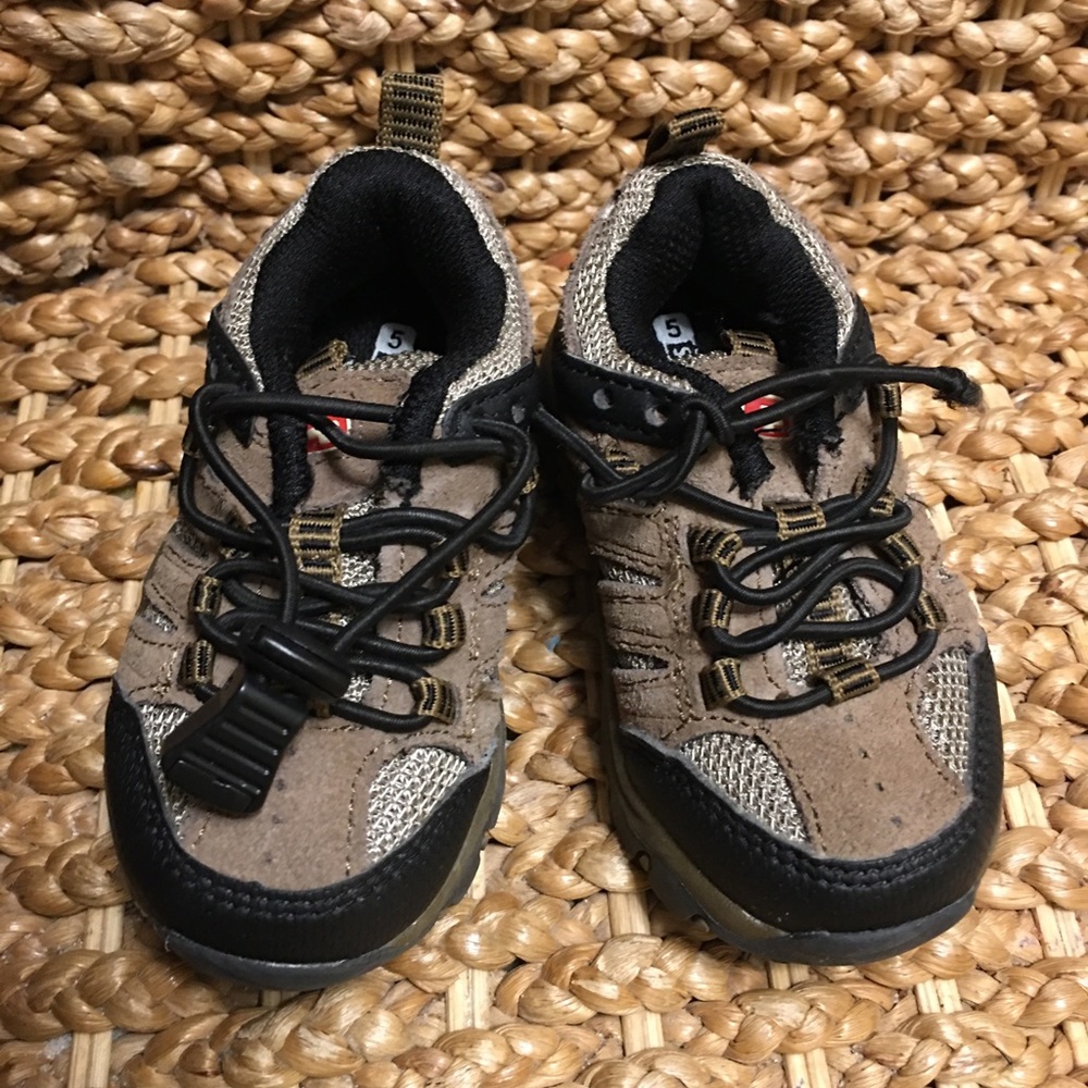 Toddler size:5 Swiss gear